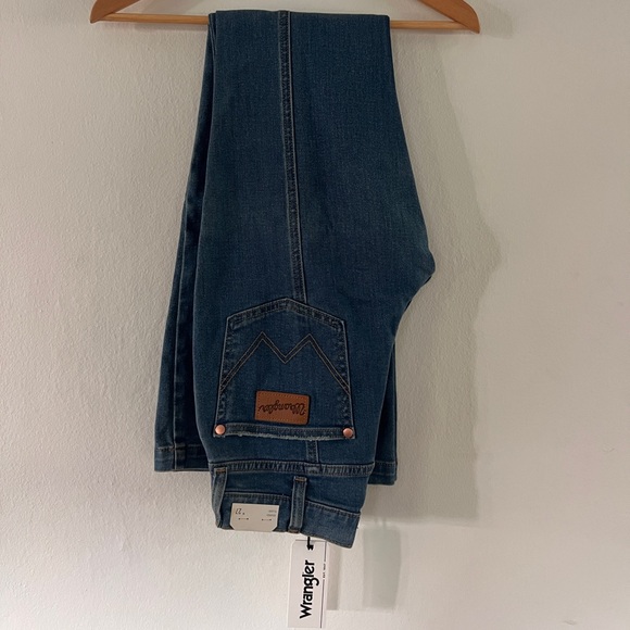 WRANGLER High Rise Flare Jeans with Seamed Detail Size 27 *NEW* *TAGS ON* - Picture 3 of 8